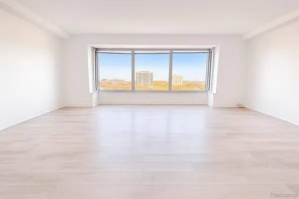 1300 E LAFAYETTE ST #1209, Detroit, MI 48207