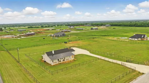 1220 Meadow Bend Circle, Stephenville, TX 76401