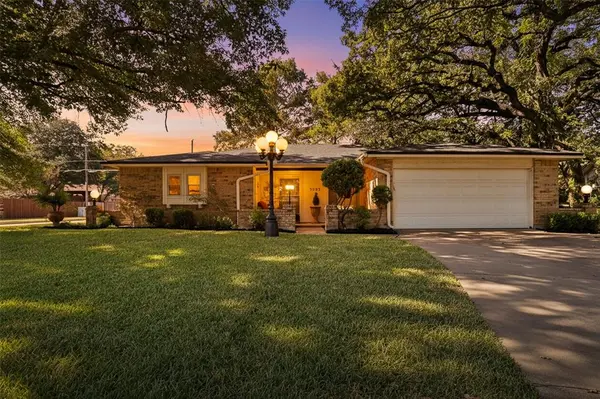 3905 Firethorn Drive,  Arlington,  TX 76017