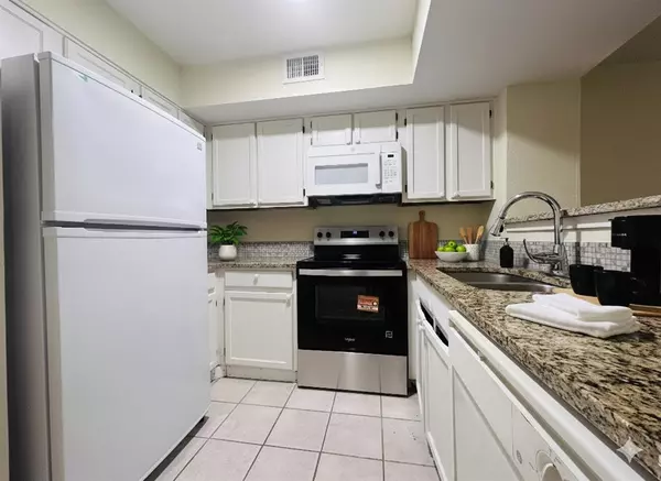 Dallas, TX 75243,9827 Walnut Street #113