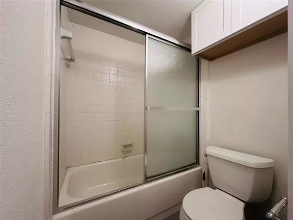 Dallas, TX 75243,9827 Walnut Street #113