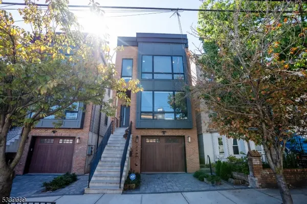 Jersey City, NJ 07307,11 Irving St #2