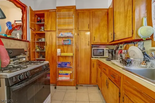 Wallington Boro, NJ 07057,242 Main Ave