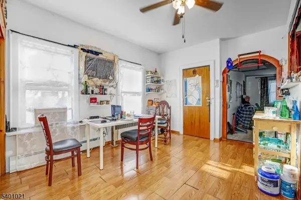 Wallington Boro, NJ 07057,242 Main Ave