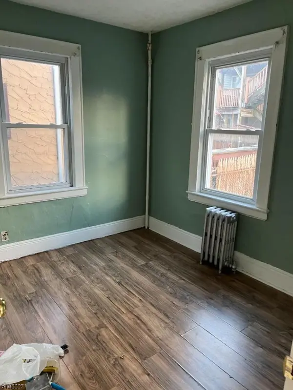 Elizabeth City, NJ 07202,762 Ogden St