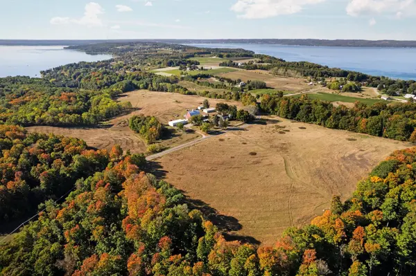 1378 Gray RD, Traverse City, MI 49686