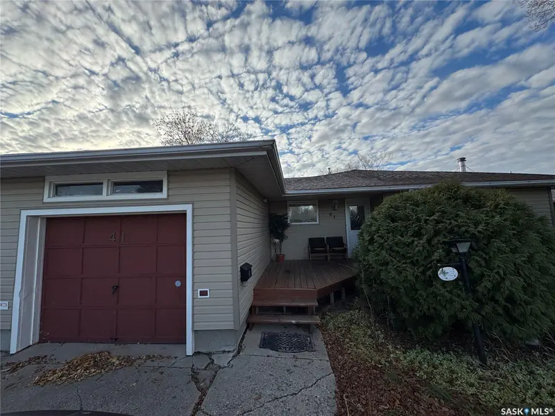 41 HALLERAN CRESCENT, Regina, SK S4R 3Z5