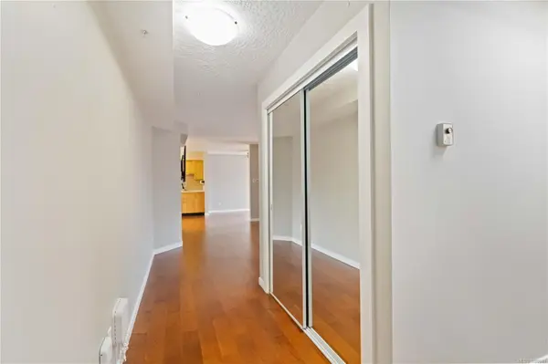 Victoria, BC V8V 2Z1,1063 Southgate St #404