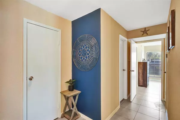 Coral Springs, FL 33071,777 Riverside Dr #1517