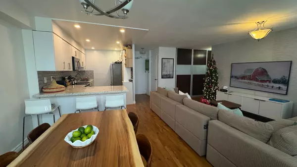 Toronto W04, ON M6B 2G8,100 Lotherton Pathway #1002