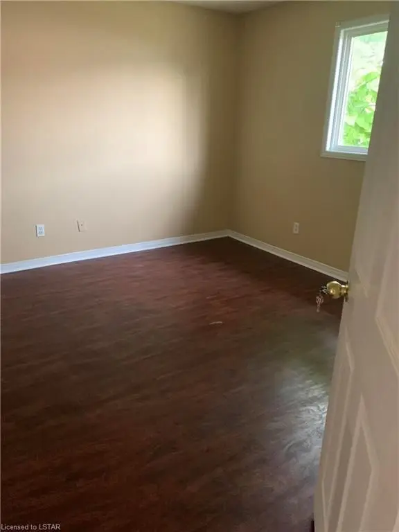 London East, ON N5V 4Z2,215 THURMAN CIR