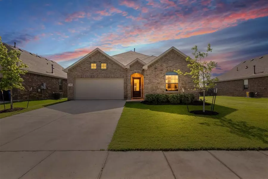 204 Post Oak Street, Azle, TX 76020