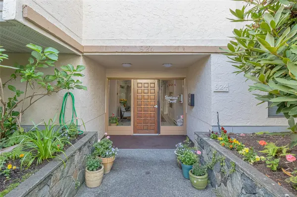 Victoria, BC V8Z 3Z3,924 Cook St #401