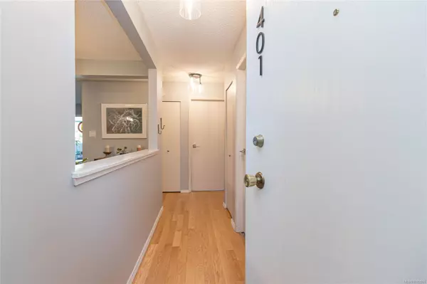 Victoria, BC V8Z 3Z3,924 Cook St #401