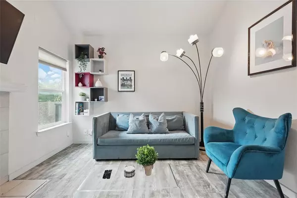 Dallas, TX 75206,5963 Ross Avenue #202