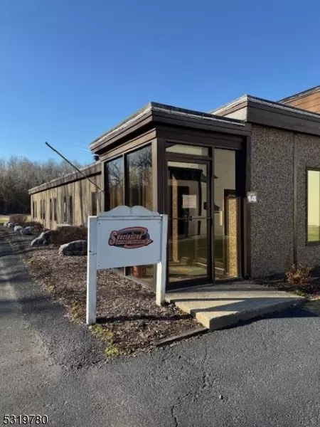 Franklin Boro, NJ 07416,12 Cork Hill Rd