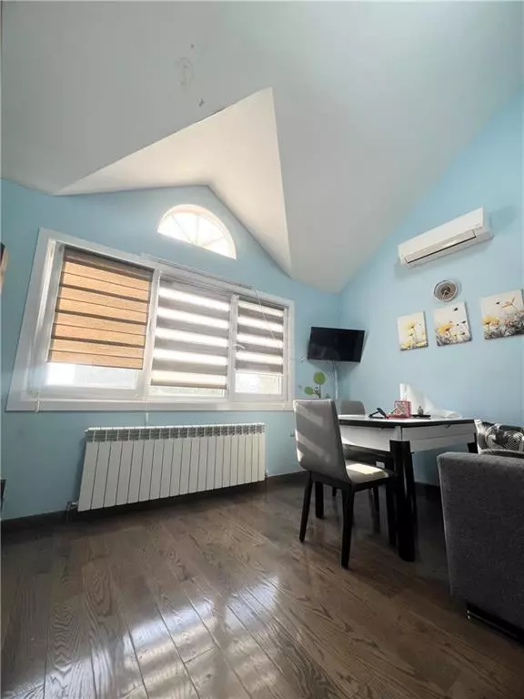 Staten Island, NY 10305,53 Piave AVE