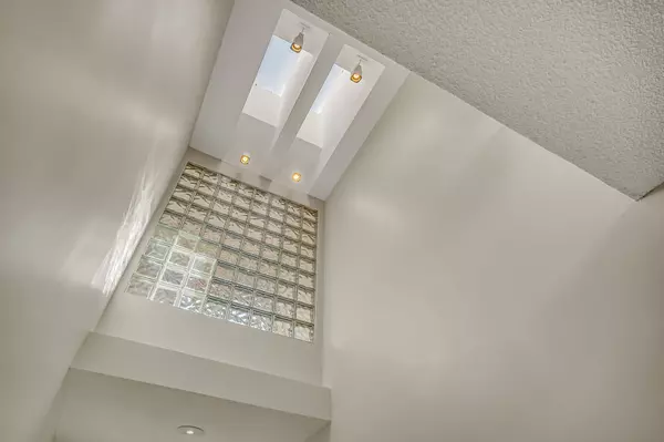 Toronto C14, ON M2N 6E1,52 Chiswell CRES