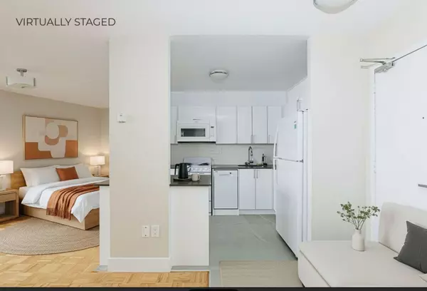 Toronto C01, ON M5S 2H8,666 Spadina AVE #507