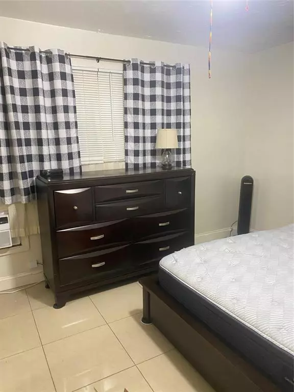 Fort Lauderdale, FL 33334,1437 NE 56th St #3