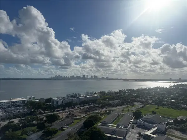 North Bay Village, FL 33141,7601 E Treasure Dr #2403