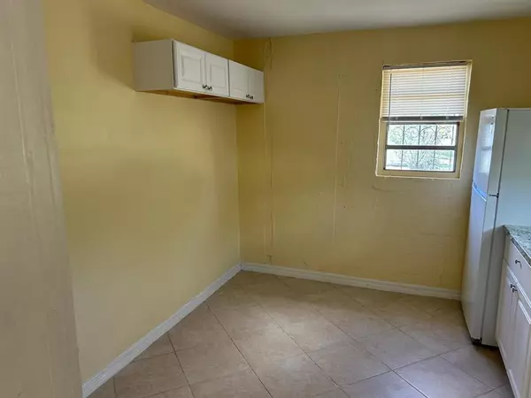 Pahokee, FL 33476,371 Banyan Ave (REAR UNIT)