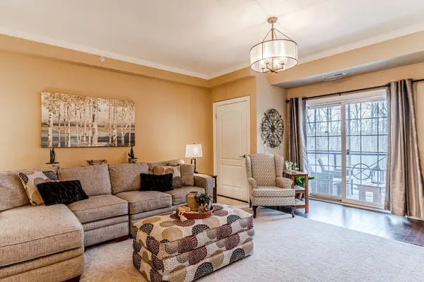 Barrie, ON L4N 2V1,44 Ferndale DR S #212