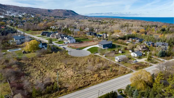 Blue Mountains, ON L9Y 0S3,118 Lendvay ALY