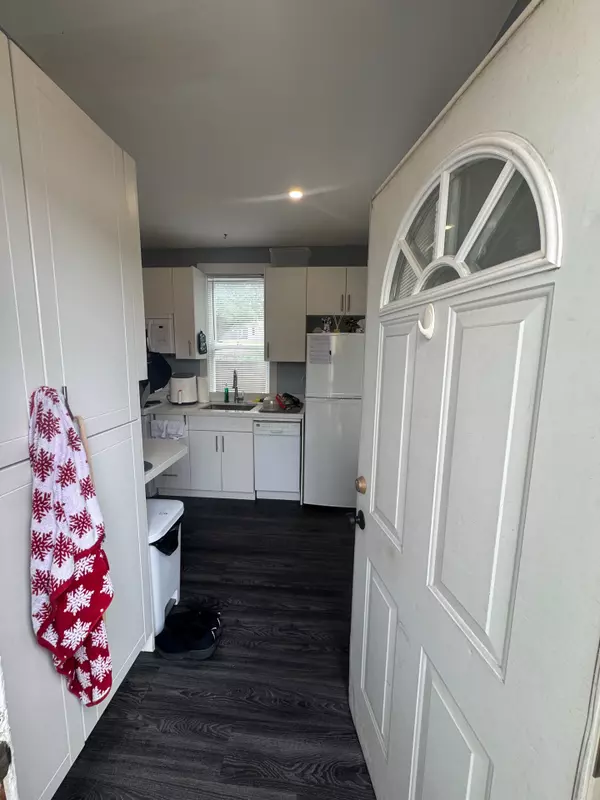 London North, ON N6H 1R3,28 Oxford ST W #B