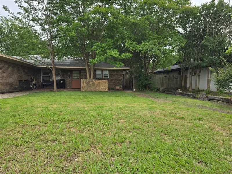 909 Mckinney Avenue, Princeton, TX 75407
