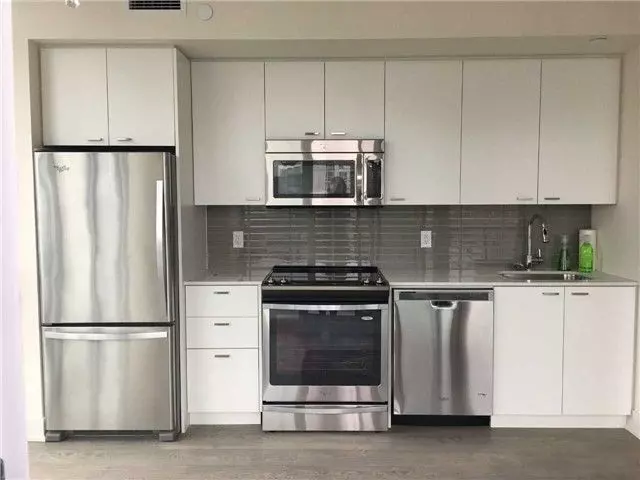 30 Roehampton AVE #902, Toronto C10, ON M4P 1R2