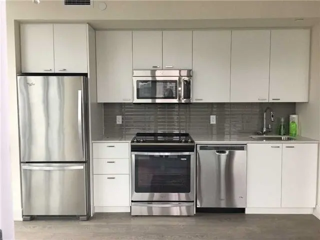 Toronto C10, ON M4P 1R2,30 Roehampton AVE #902