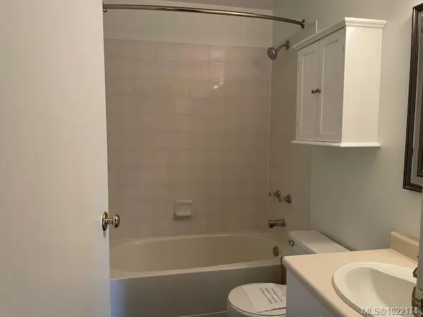 Courtenay, BC V9N 3R9,1050 Braidwood Rd #412