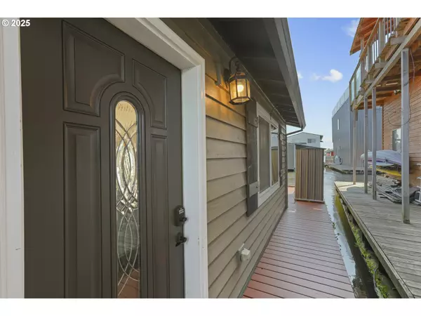 Scappoose, OR 97056,50990 Dike RD #B3