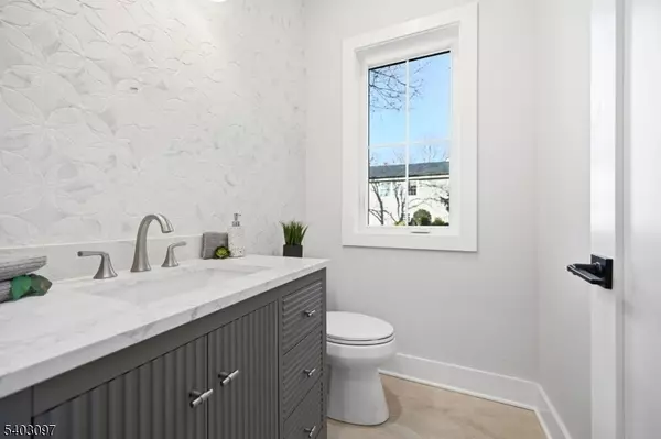 Livingston Twp., NJ 07039,11 Rale Ter