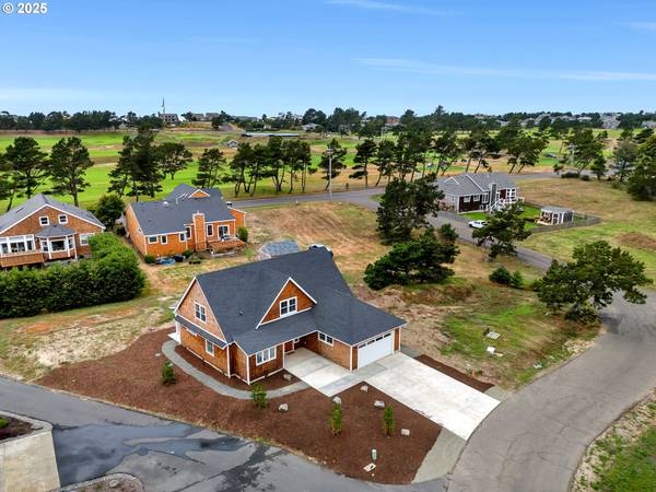 645 MEADOW LN, Gearhart, OR 97138