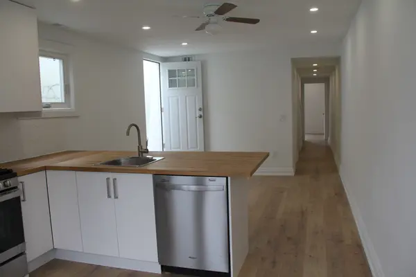 Toronto C04, ON M4N 2N3,3449 Yonge ST #2