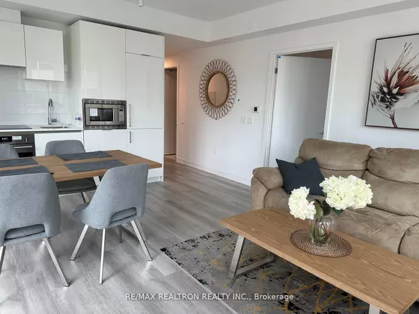 Toronto C01, ON M5T 1T4,230 Simcoe ST #926