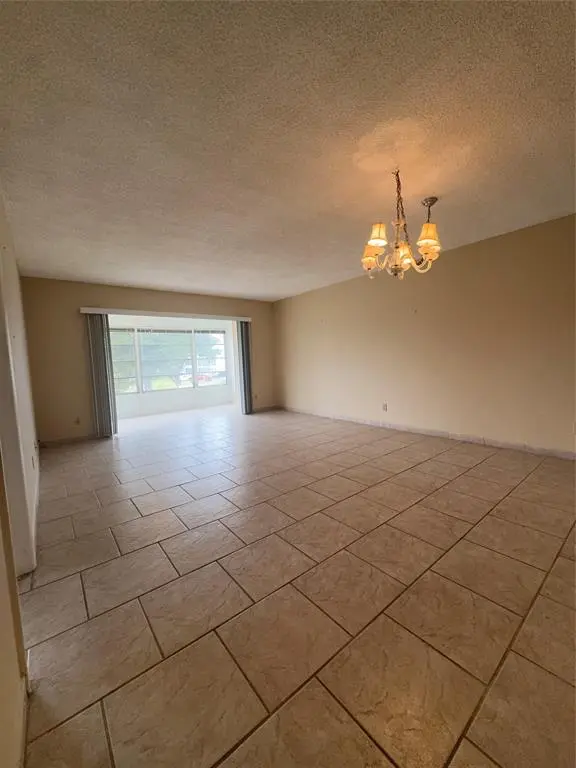 Lauderdale Lakes, FL 33319,4270 NW 40th St #206