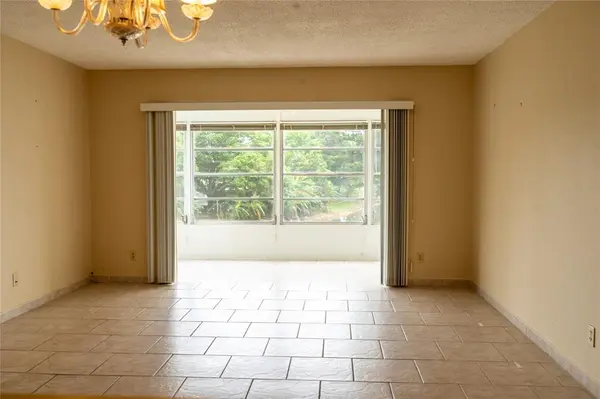 Lauderdale Lakes, FL 33319,4270 NW 40th St #206