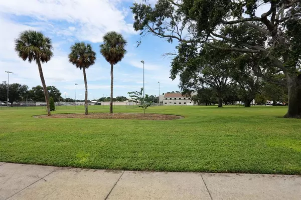 St Petersburg, FL 33713,N 17th St N