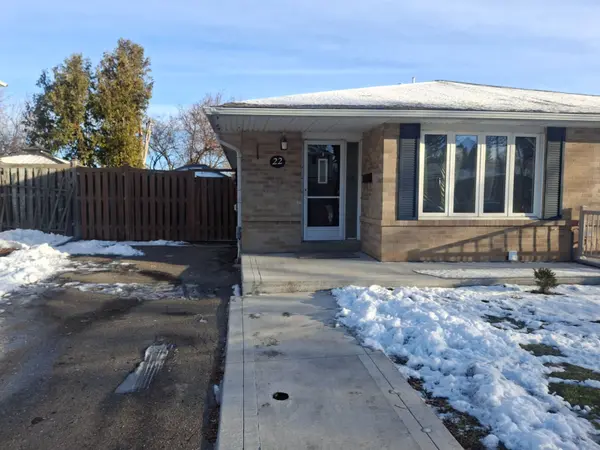22 Graymar RD, Brampton, ON L6S 1Z8