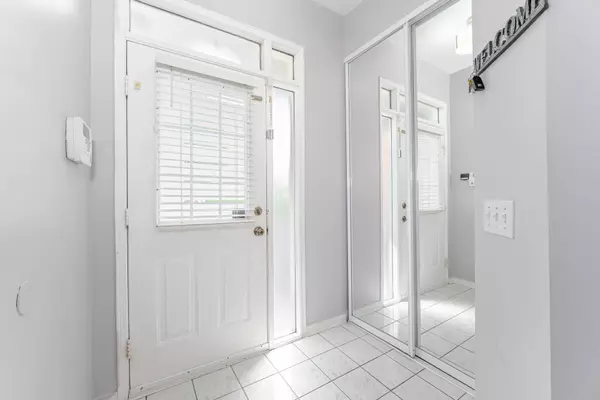 Mississauga, ON L5V 2B4,833 Scollard CT #30