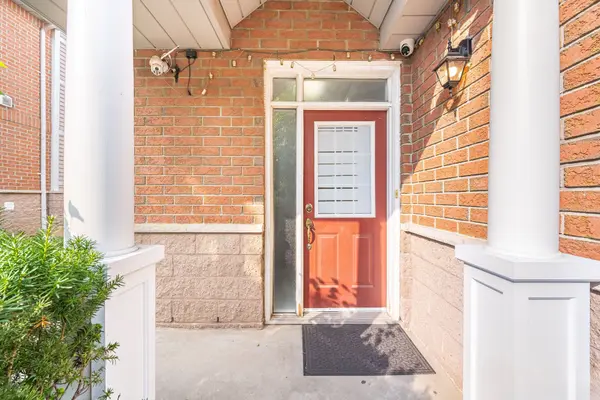 Mississauga, ON L5V 2B4,833 Scollard CT #30