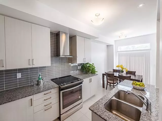 Newmarket, ON L3X 0M1,204 Bennett ST