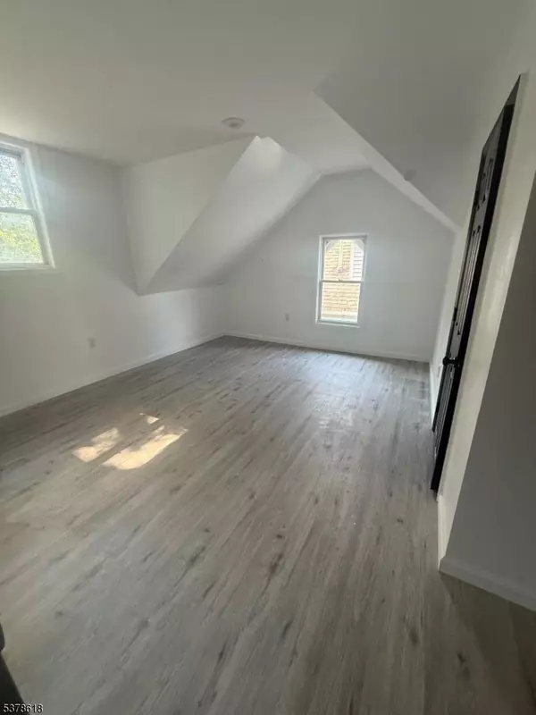 East Orange City, NJ 07018,15 Winthrop Ter #2