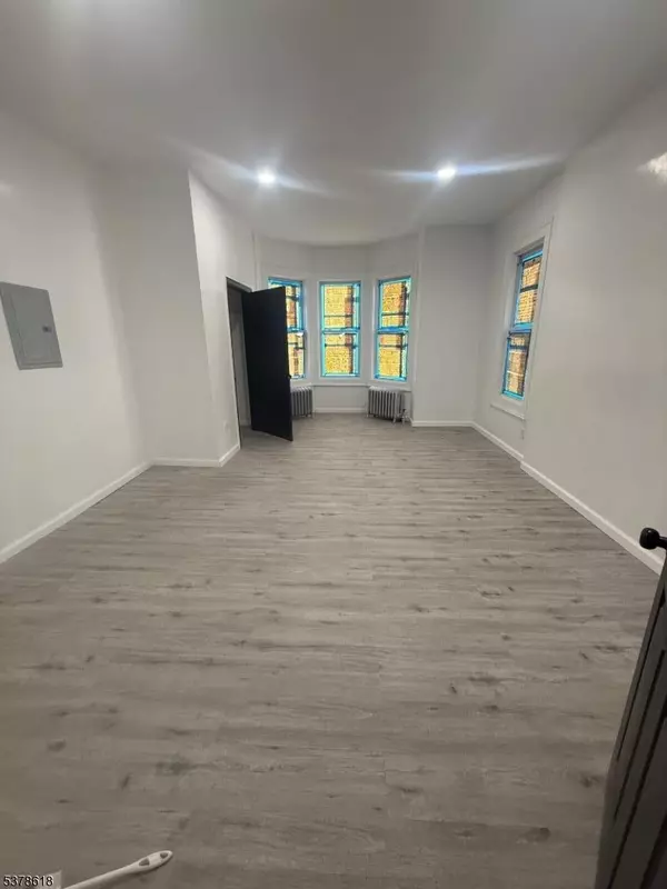 East Orange City, NJ 07018,15 Winthrop Ter #2