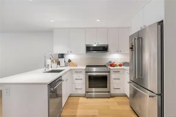 Saanich, BC V8N 3E4,4030 Shelbourne St #205