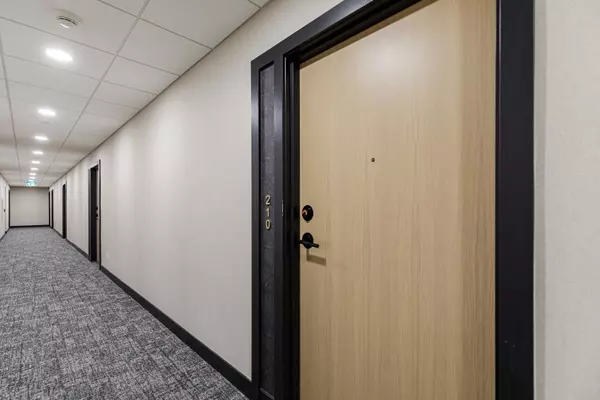 Collingwood, ON L9Y 5T7,31 Huron ST #210