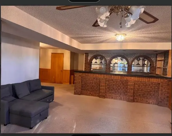 Mississauga, ON L4W 4H9,4261 Capilano CT